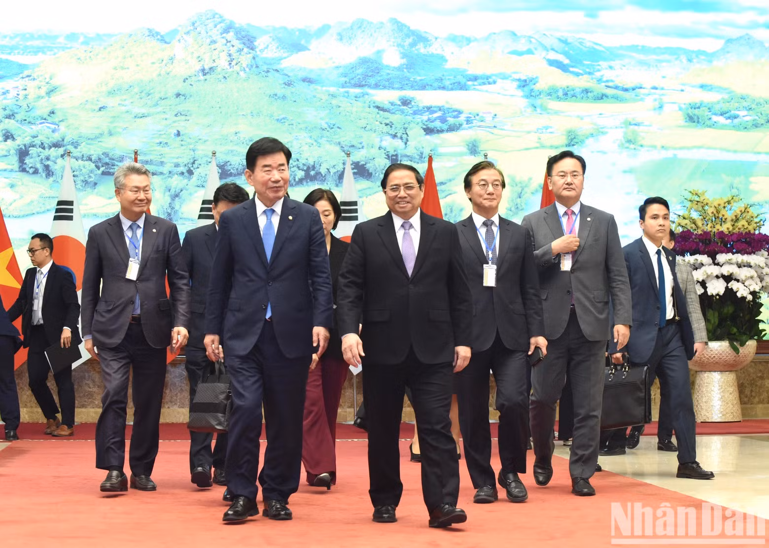 范明正总理和韩国国会议长金振杓。