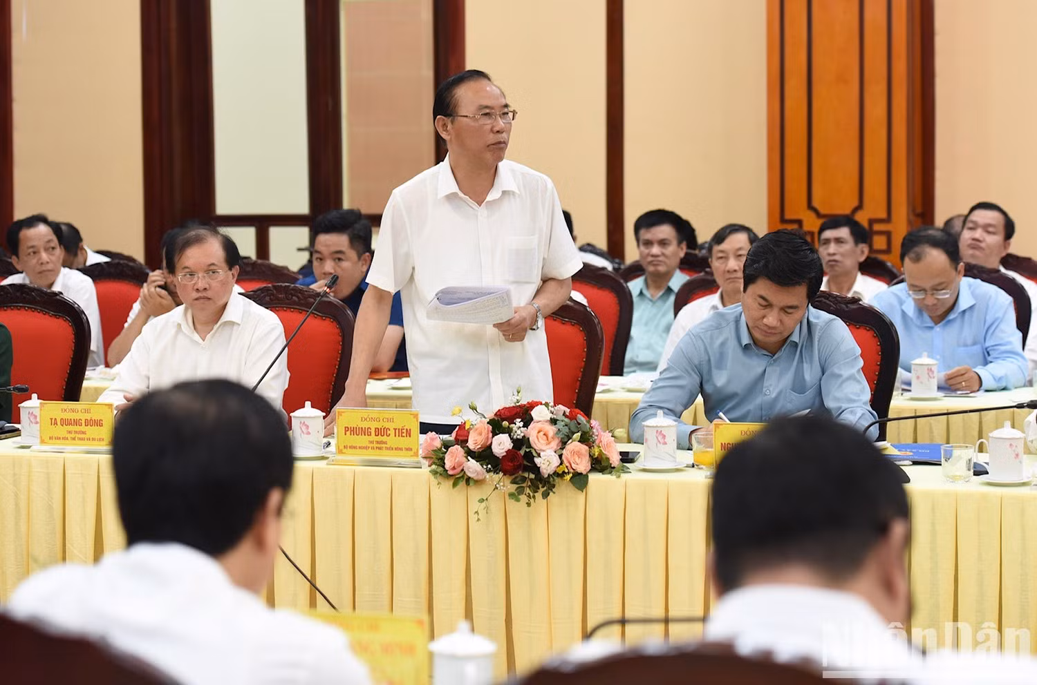 越南农业与农村部副部长冯德进在会议上发表讲话。