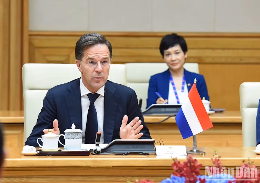 荷兰首相马克·吕特在会谈上发表讲话。 荷兰首相马克·吕特在会谈上发表讲话。