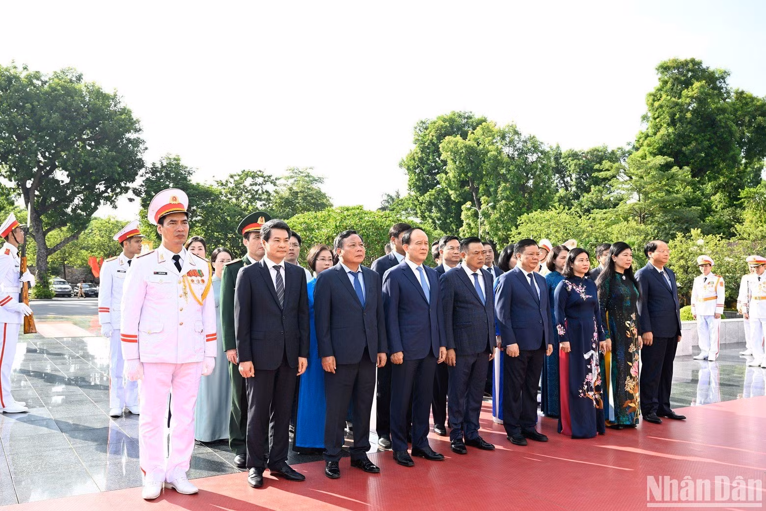 河内市委、人民议会、人民委员会、祖国阵线委员会代表团。