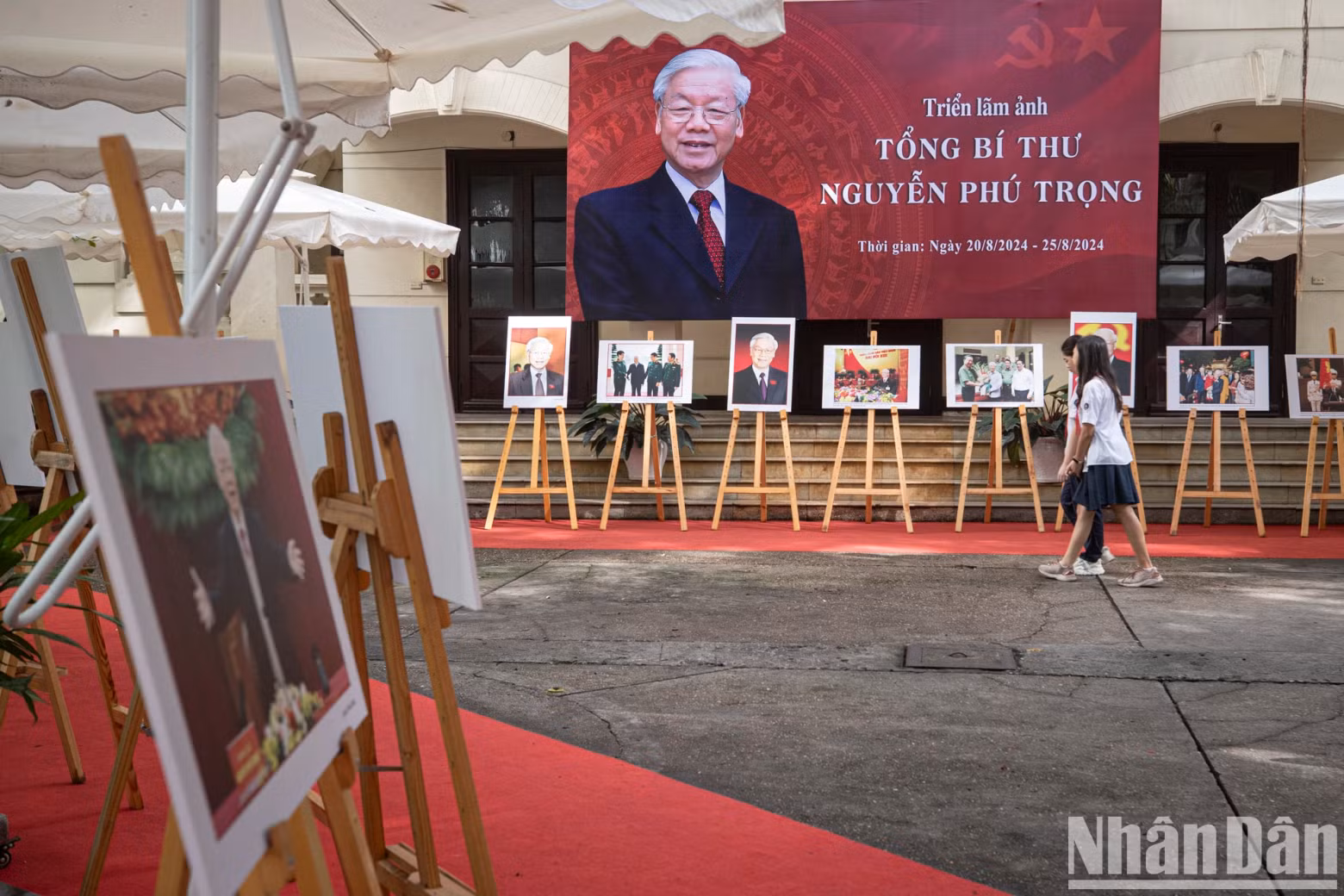 阮富仲总书记图片展将于8月25日闭幕。