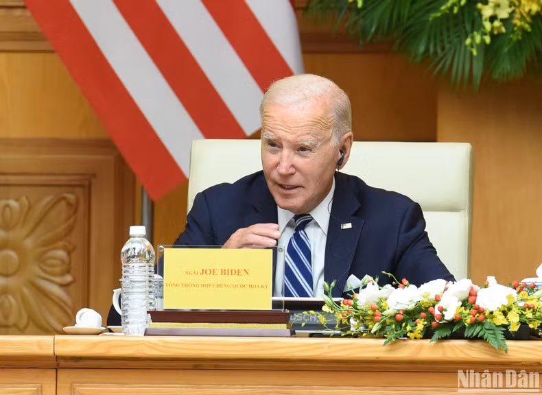 美国总统乔·拜登在会议上发表讲话。
