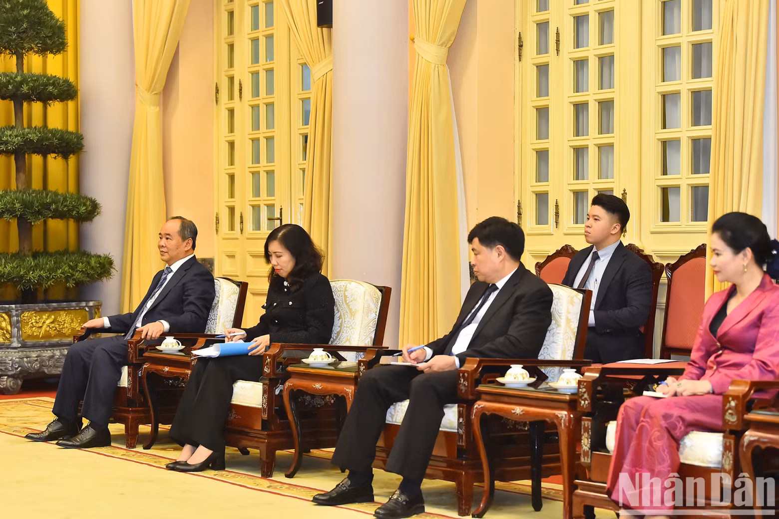 越南代表团。