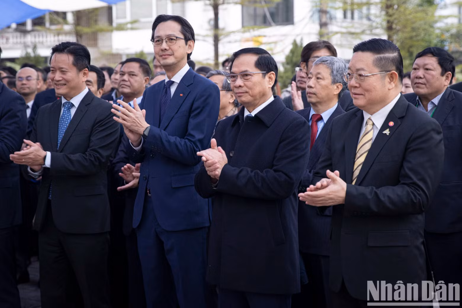 越南政府副总理兼外交部长裴青山和各位代表。
