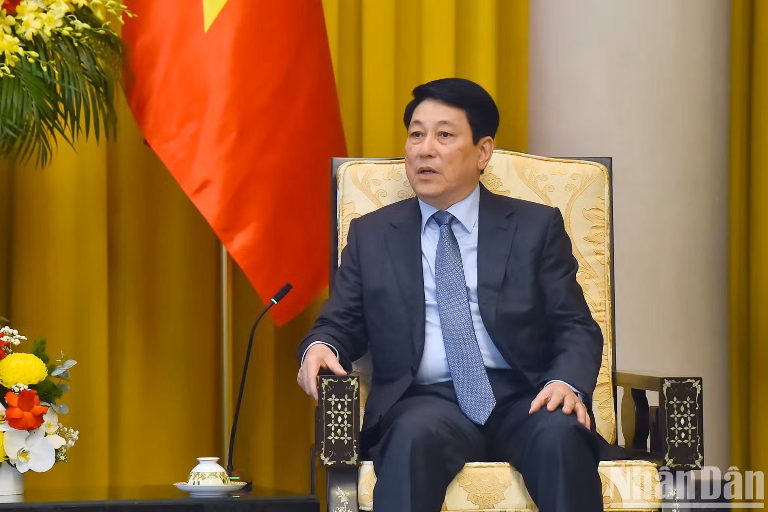 越南国家主席梁强会发表讲话。