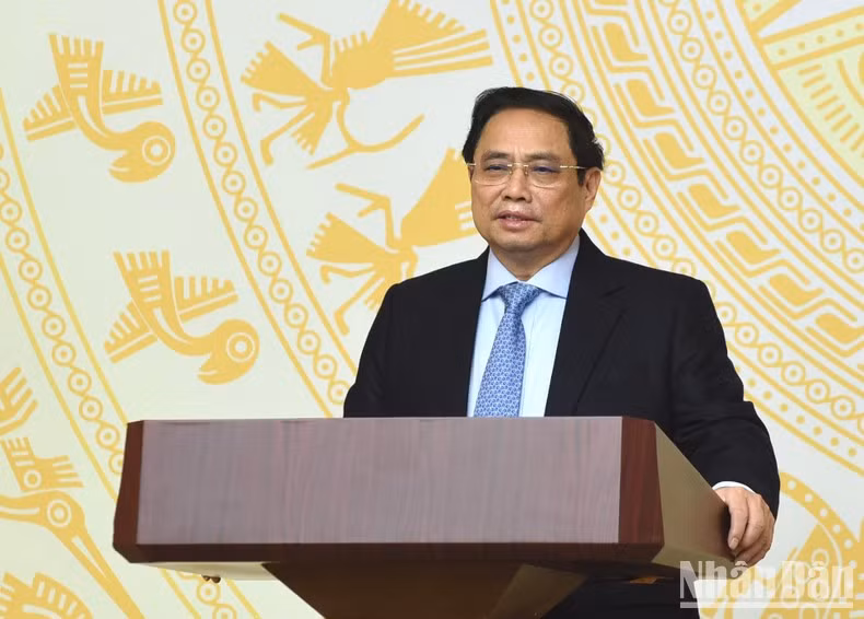 越南政府总理范明正主持会议。 越南政府总理范明正主持会议。