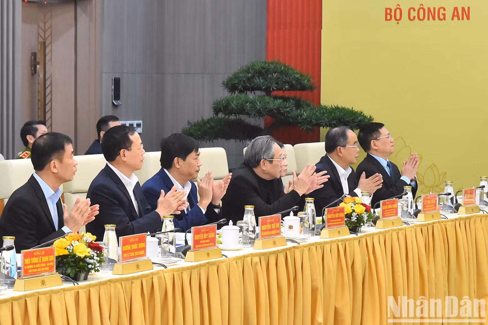 与会代表。 与会代表。