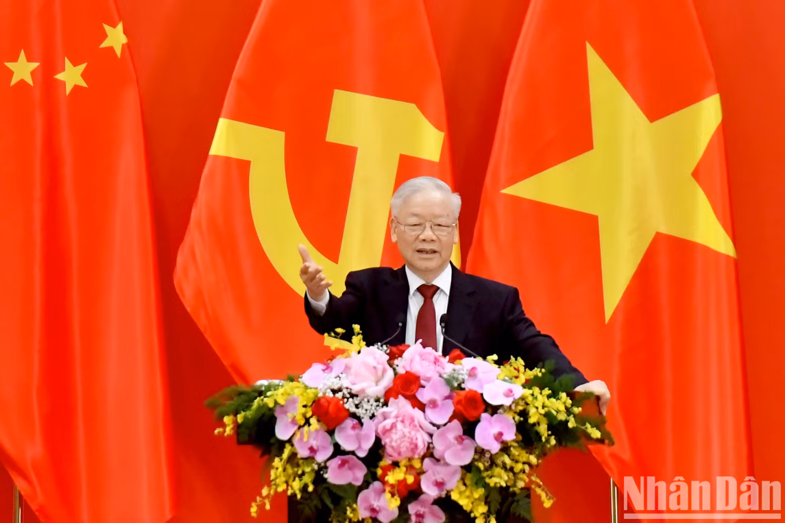 越共中央总书记阮富仲在见面会上发表讲话。