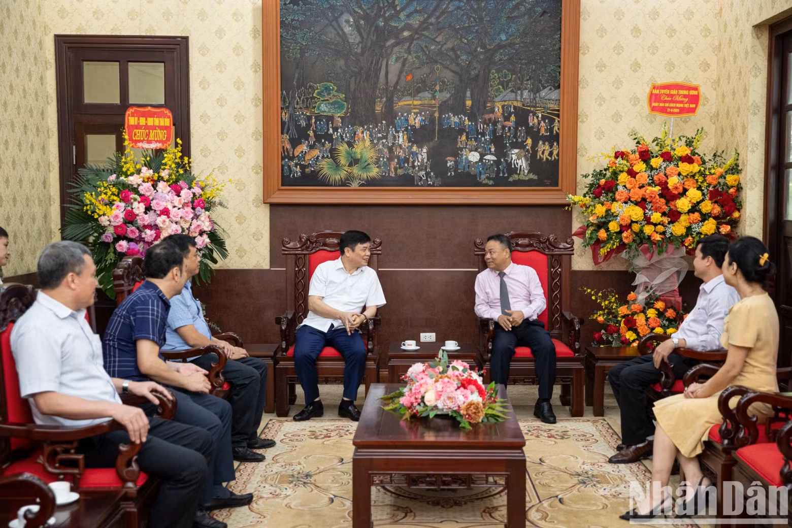 《人民报》社副总编辑丁如欢会见太平省人民委员会副主席范文严。