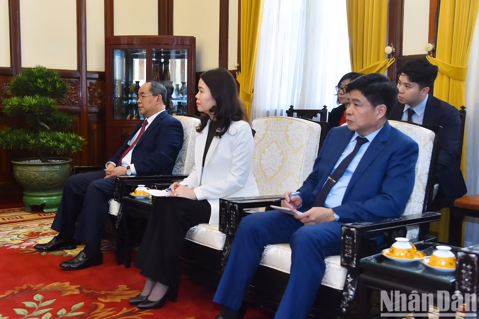 越南代表与会。