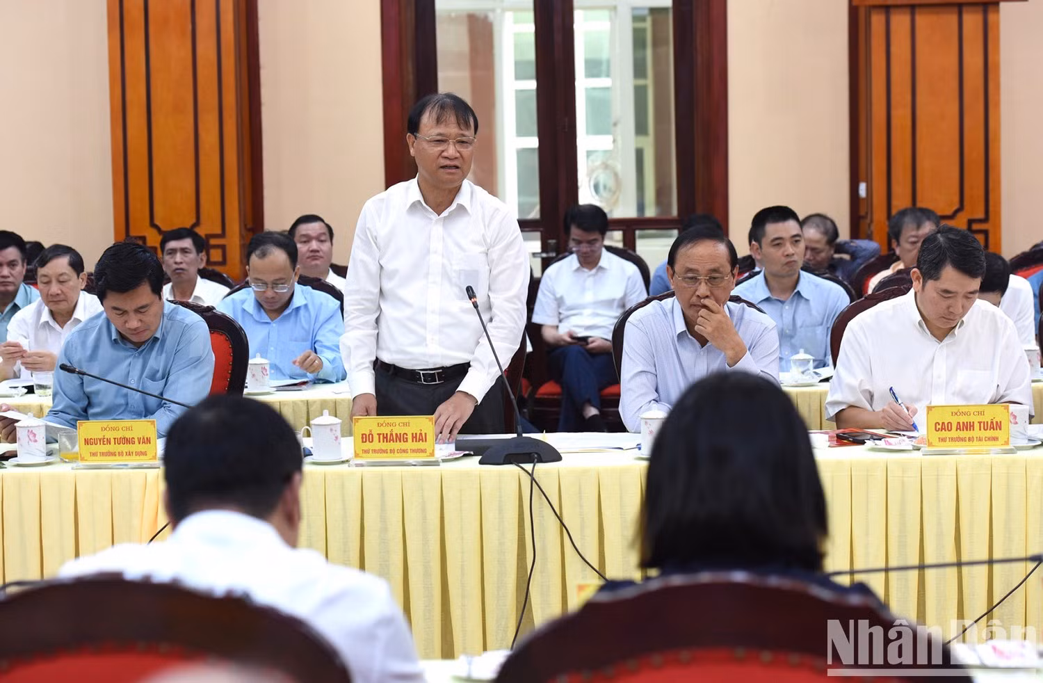 越南工贸部副部长杜胜海在会议上发表讲话。