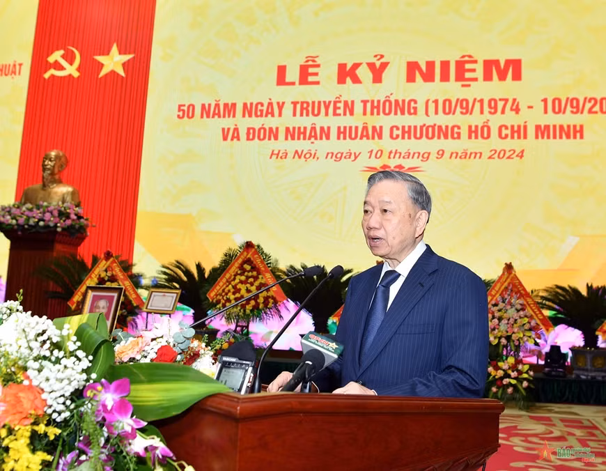 苏林总书记、国家主席在仪式上发表讲话。 苏林总书记、国家主席在仪式上发表讲话。