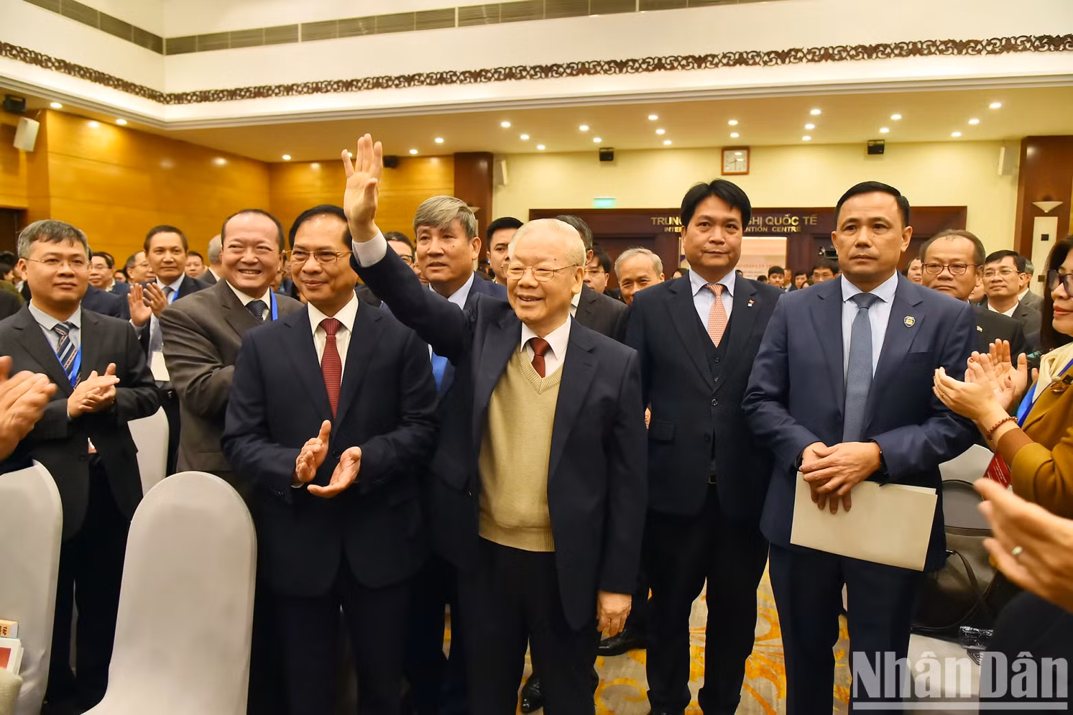 越共中央总书记阮富仲出席第32次外交会议。