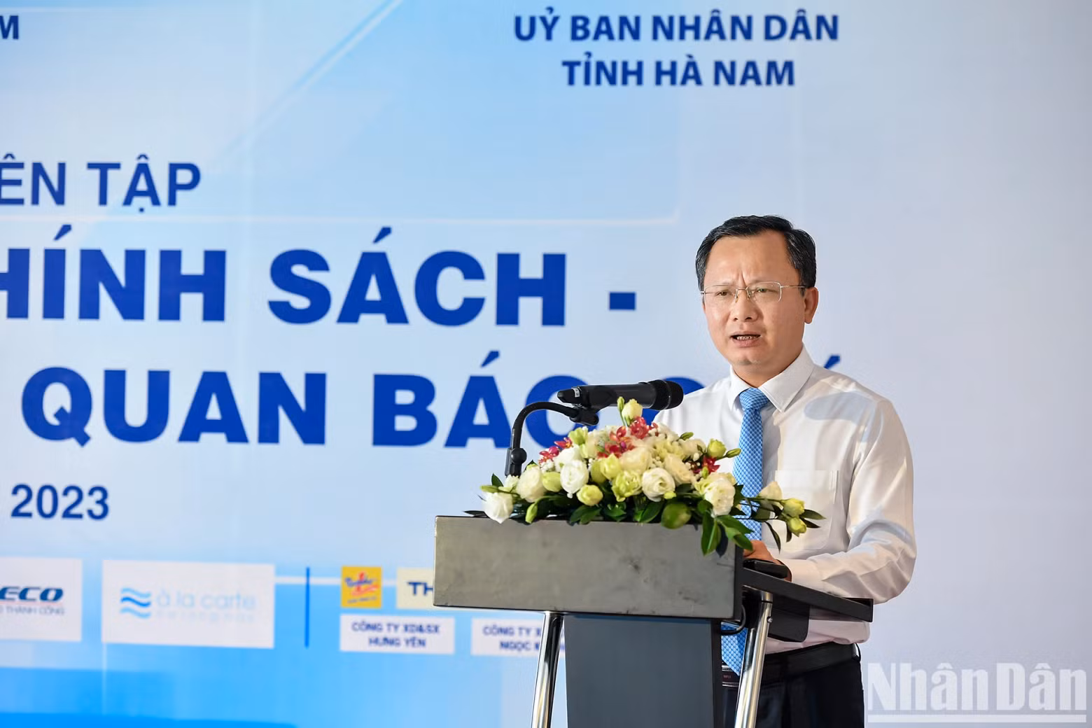 广宁省人民委员会代主席高祥辉在论坛上发表讲话。