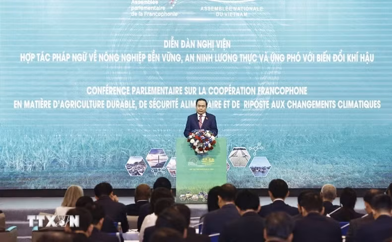 国会主席陈青敏致开幕词。