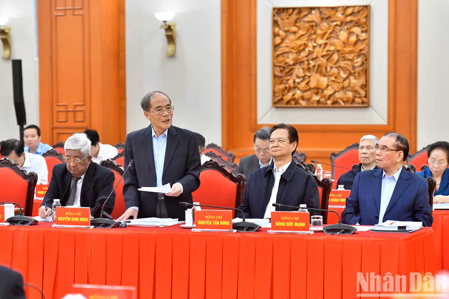 前越南国会主席阮生雄发表讲话。