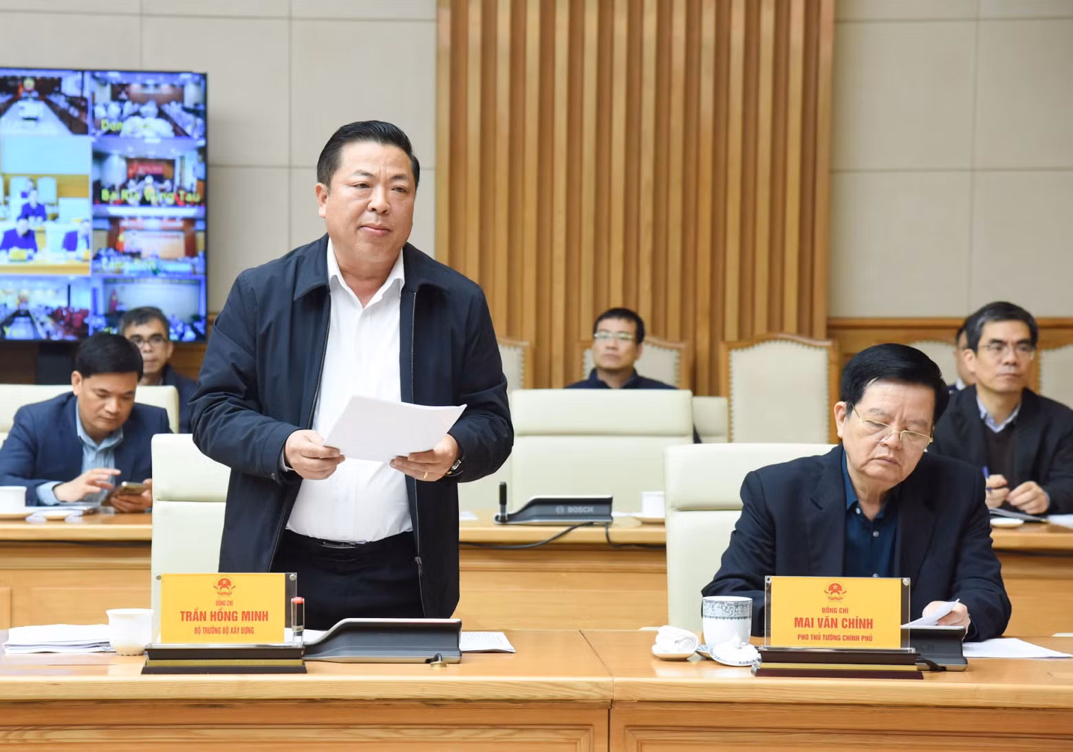 越南建设部部长陈红明发表讲话。