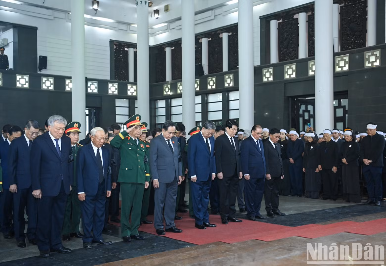 党和国家领导、前领导人吊唁阮决大将。