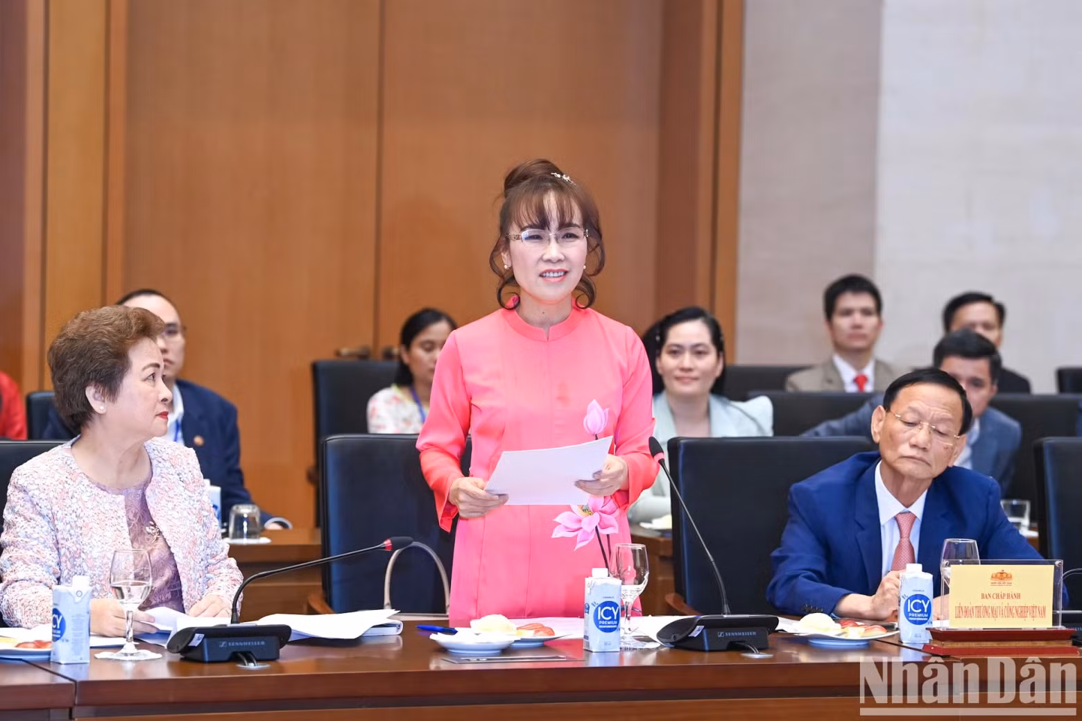 Sovico集团主席董事长阮氏芳草发表讲话。
