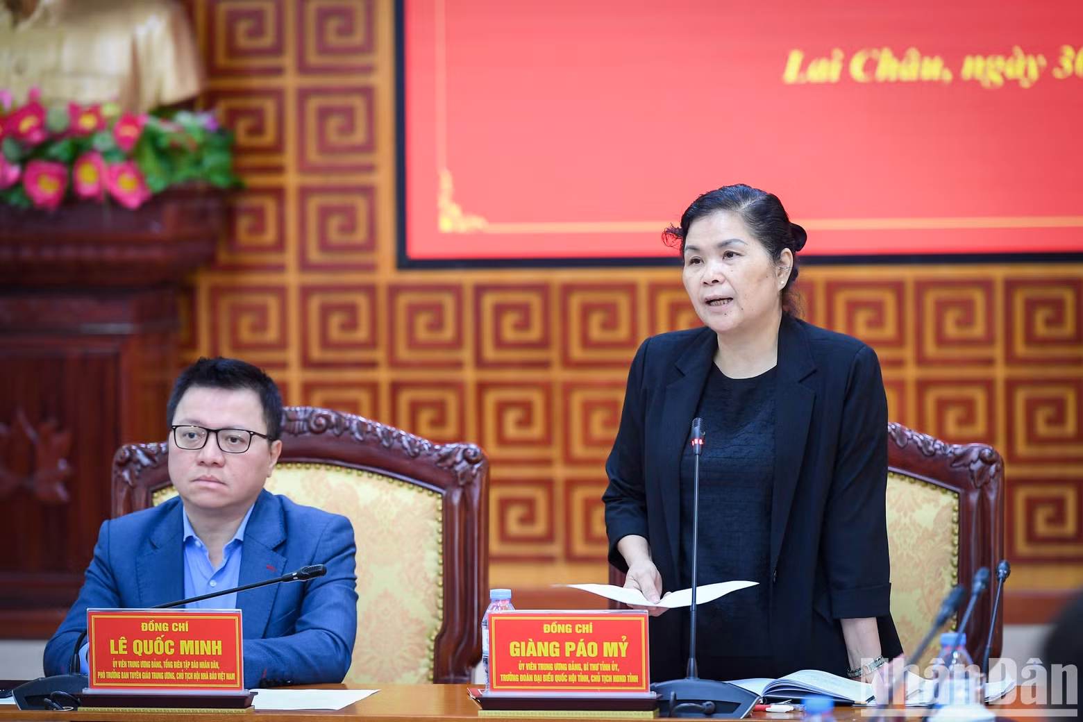 莱州省省委书记、人民议会主席、国会代表团团长江袍美在会议上发言。