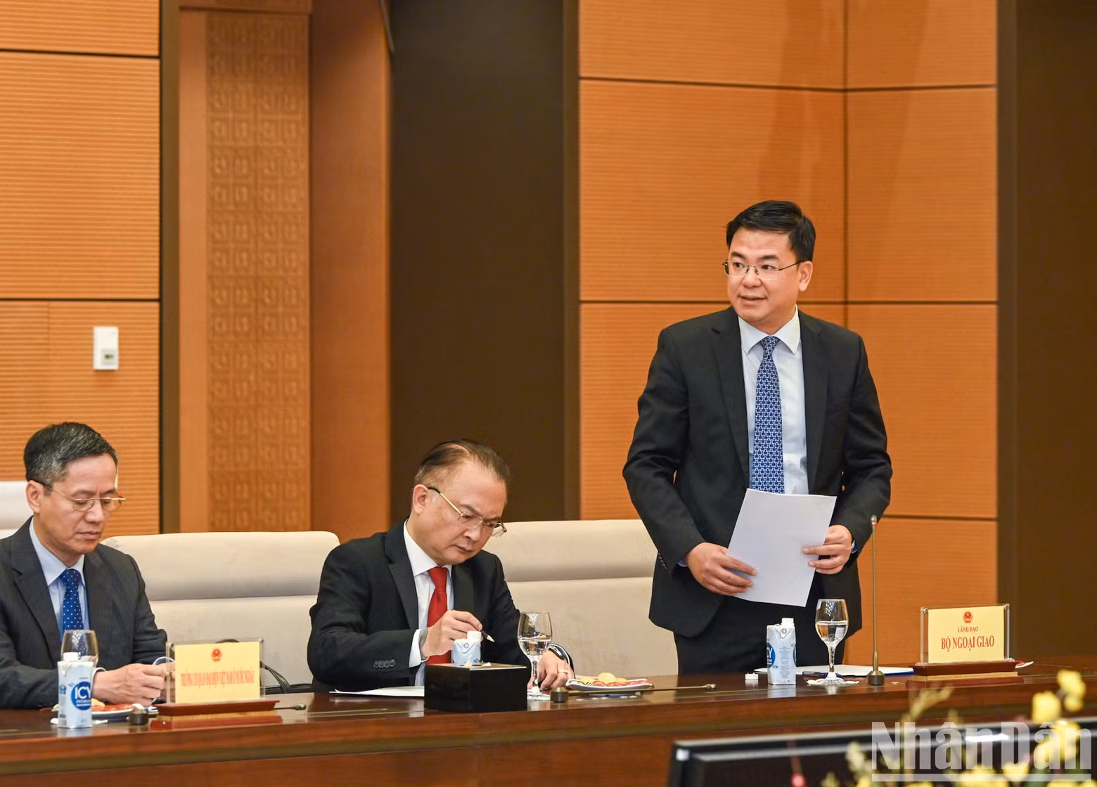 越南外交部副部长范光校发表讲话。
