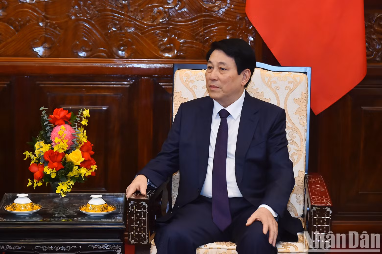 国家主席梁强发表讲话。