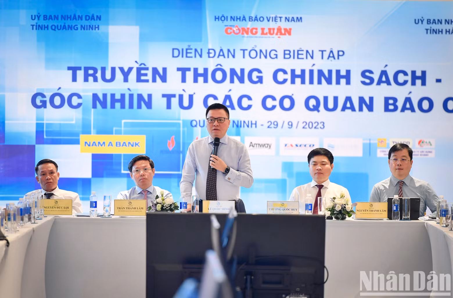越共中央委员、越南《人民报》社总编辑、中央宣教部副部长、越南新闻工作者协会主席黎国明主持论坛。