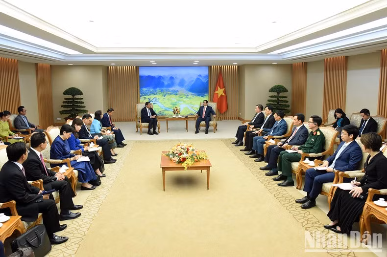 双方一致同意继续在地区及国际论坛上保持密切配合并互相支持。 双方一致同意继续在地区及国际论坛上保持密切配合并互相支持。