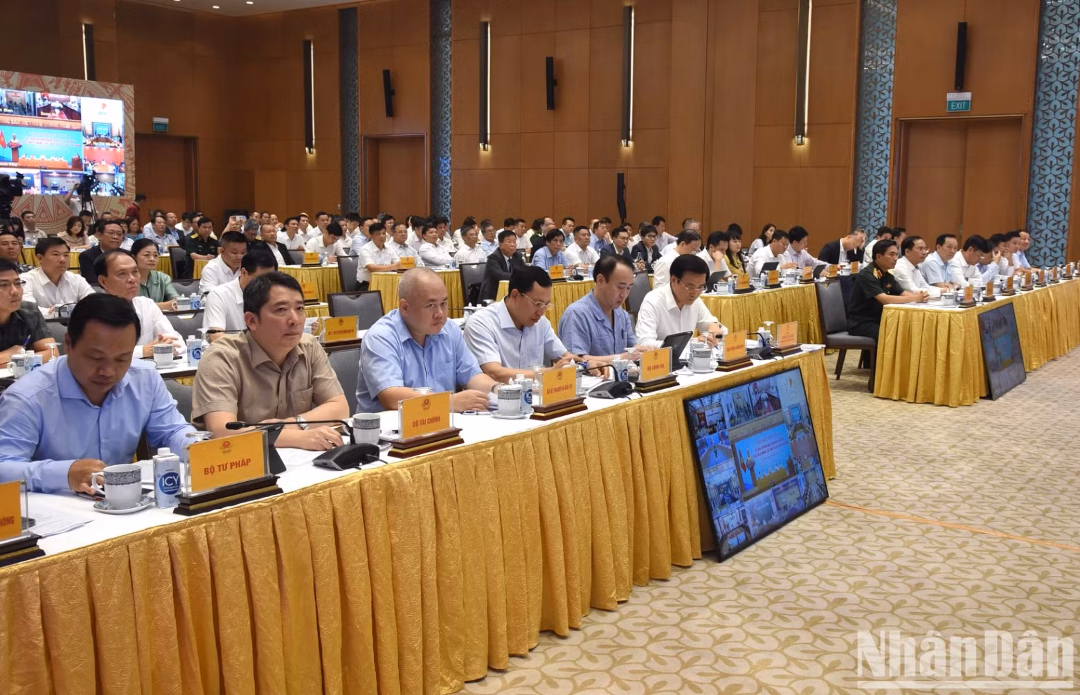 与会代表。 与会代表。