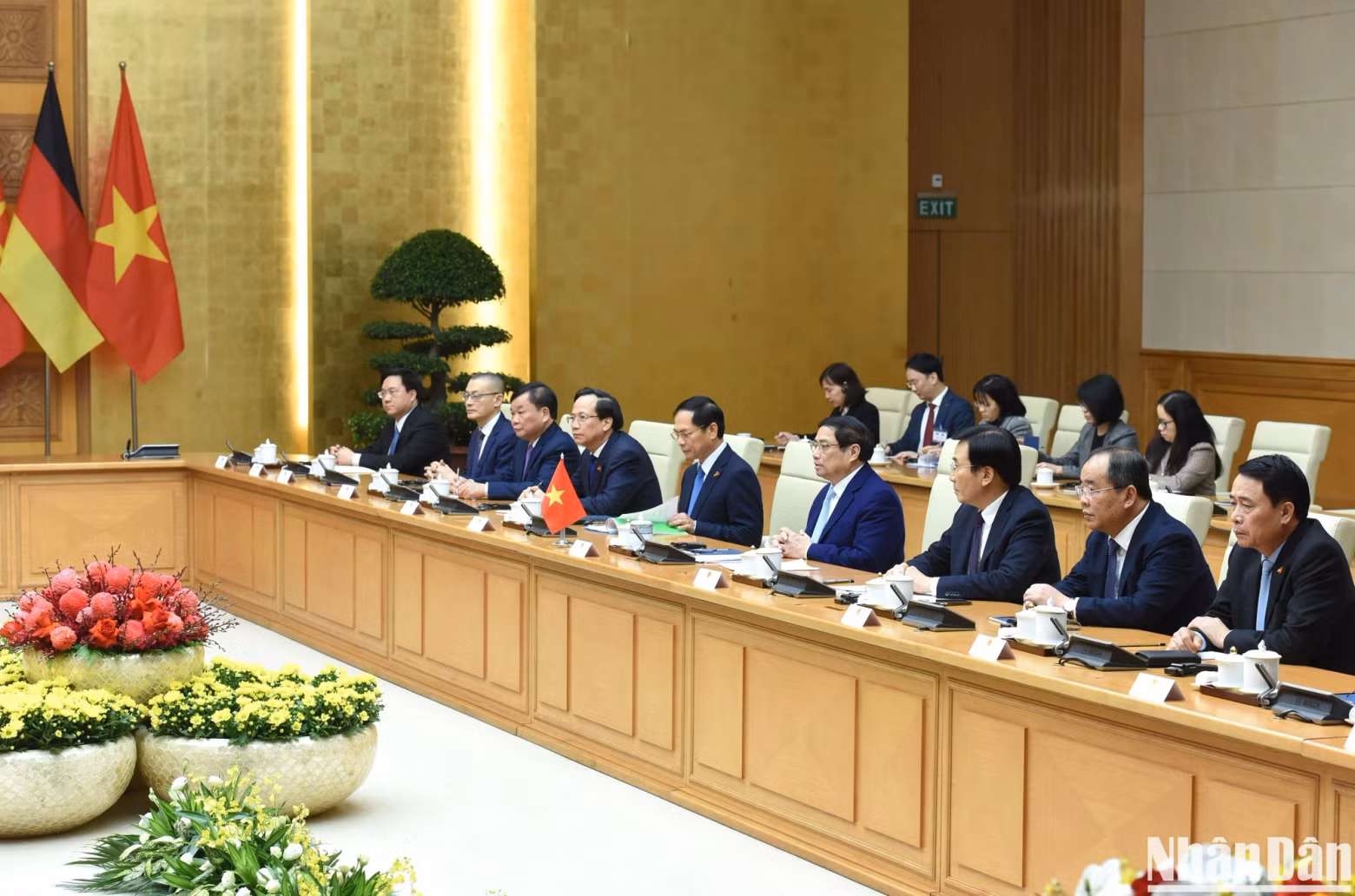 越南政府总理范明正和越南代表团。