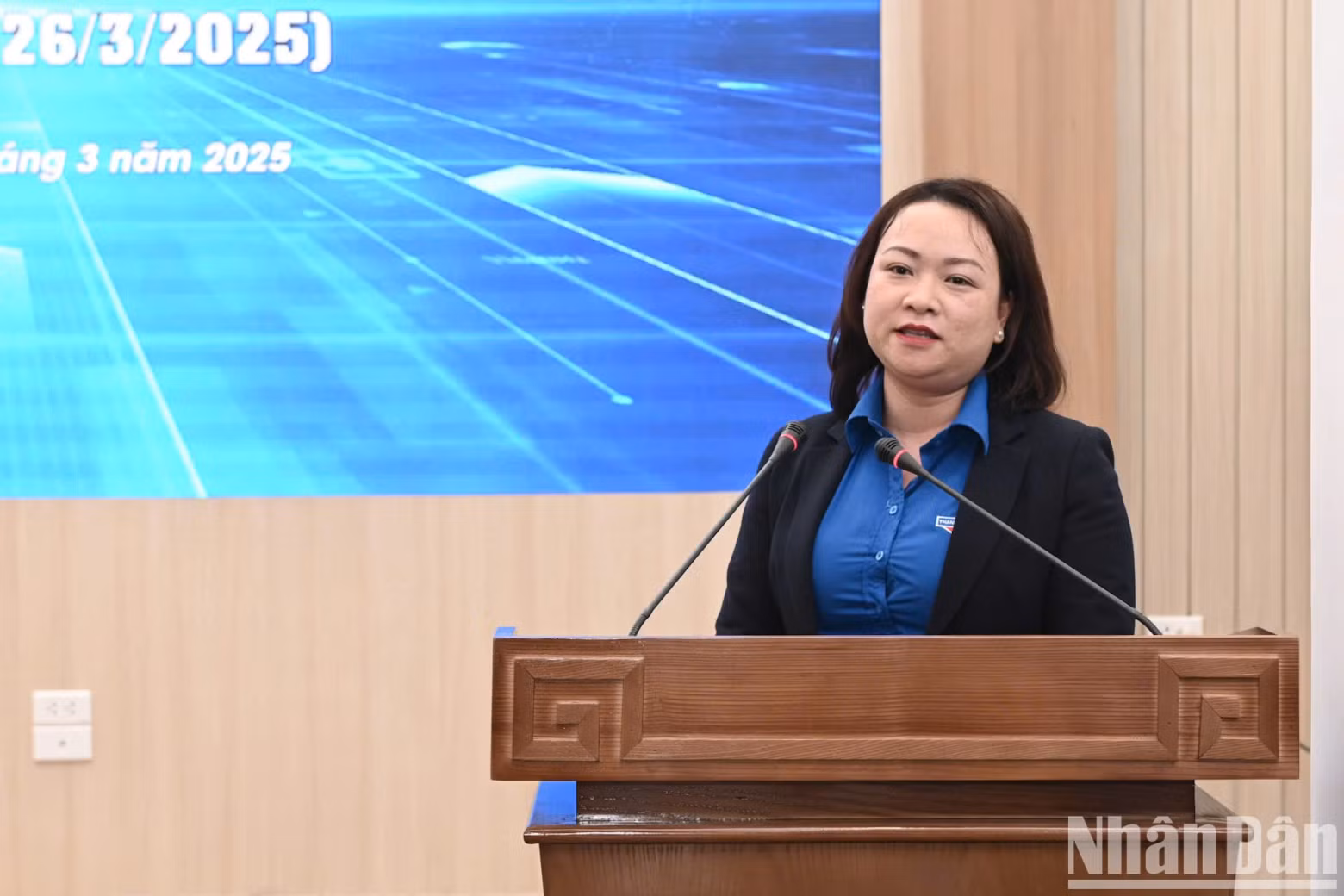 越共中央直属机关共青团书记陈氏玉琼发表讲话。 越共中央直属机关共青团书记陈氏玉琼发表讲话。