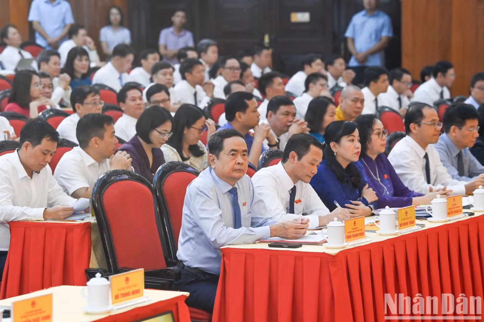 国会主席陈青敏和与会代表。
