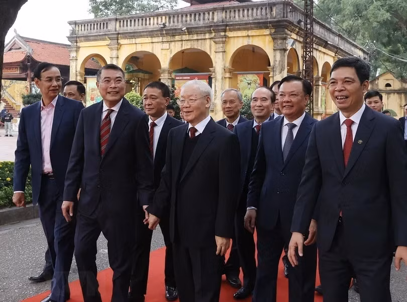 阮富仲总书记和各位代表。