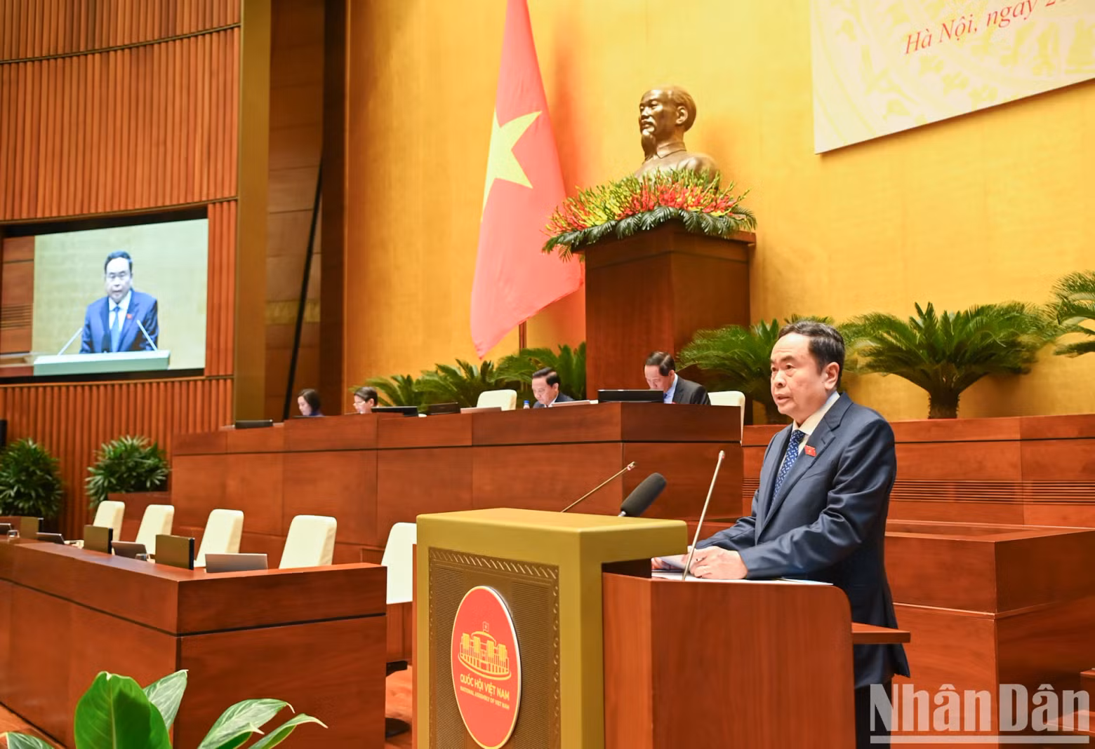 国会主席陈青敏发表讲话。