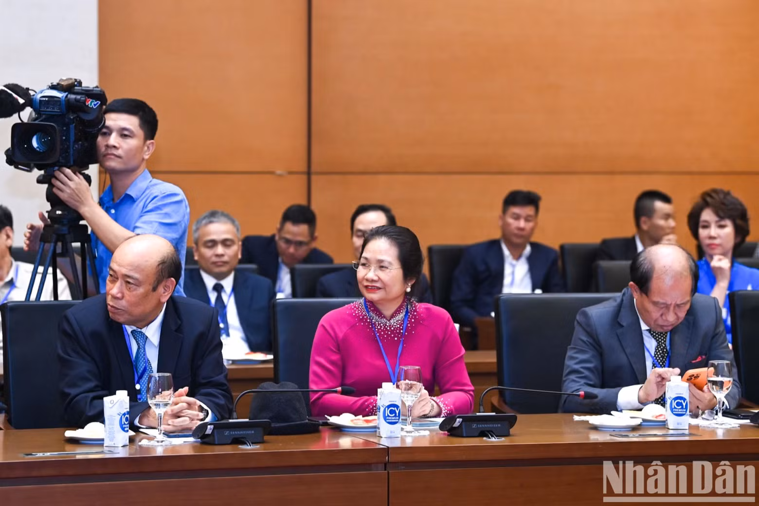 典型家族企业代表出席见面会。