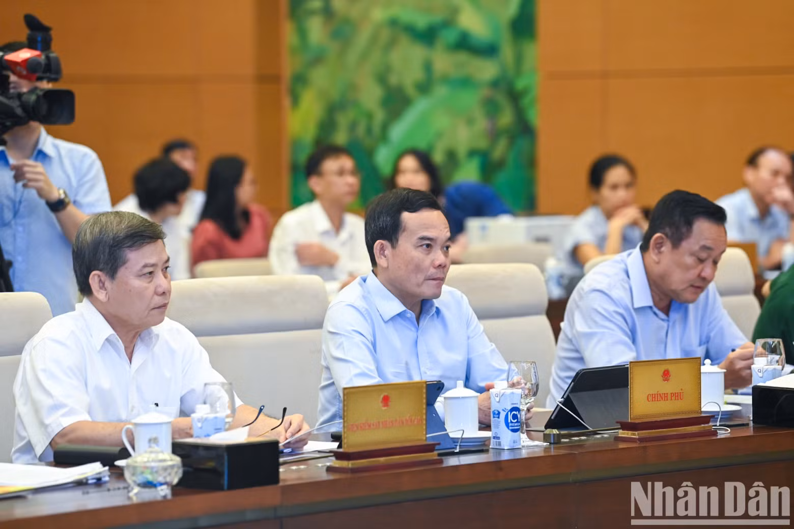 越南政府副总理陈流光，越南最高人民检察院检察长黎明智和各位代表。