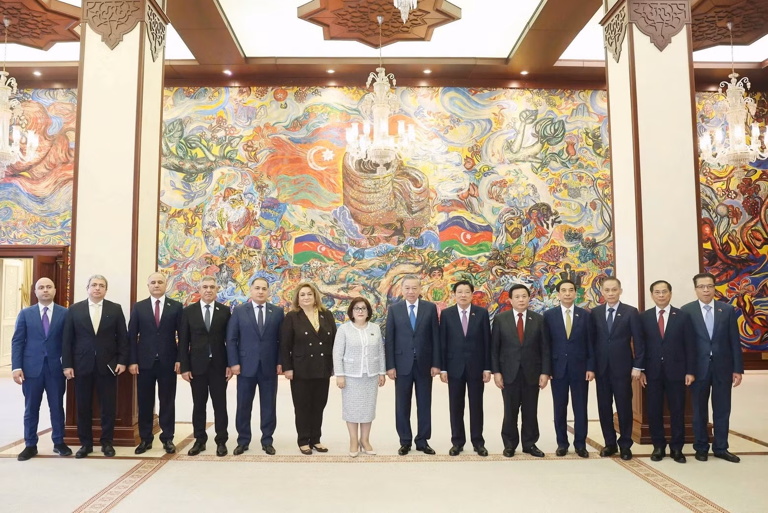 越共中央总书记苏林会见阿塞拜疆国民议会议长萨黑巴·加法罗娃【组图】 ảnh 4