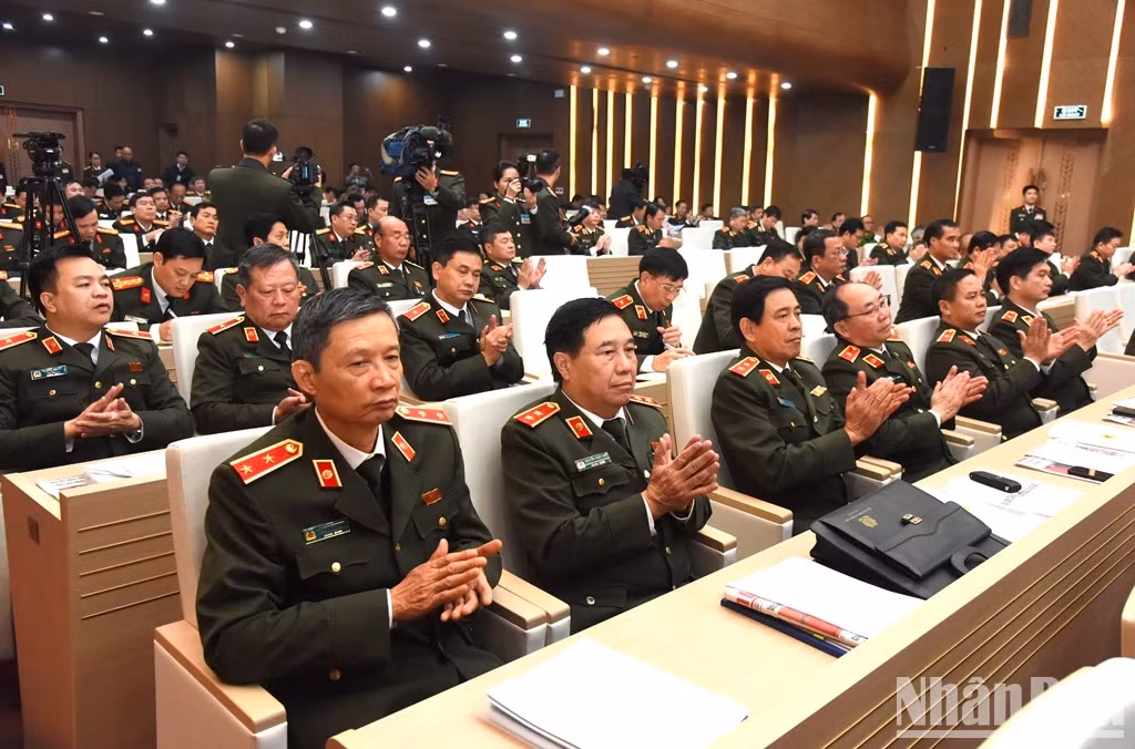 与会代表。 与会代表。