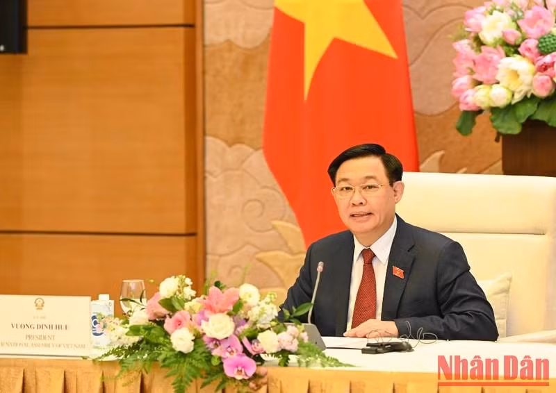 越南国会主席王廷惠会。