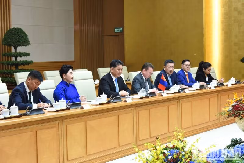 蒙古国总统乌赫那·呼日勒苏赫一行。