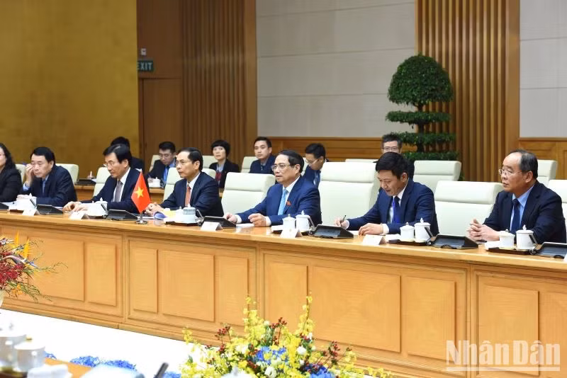 越南政府总理范明正和越南政府成员。