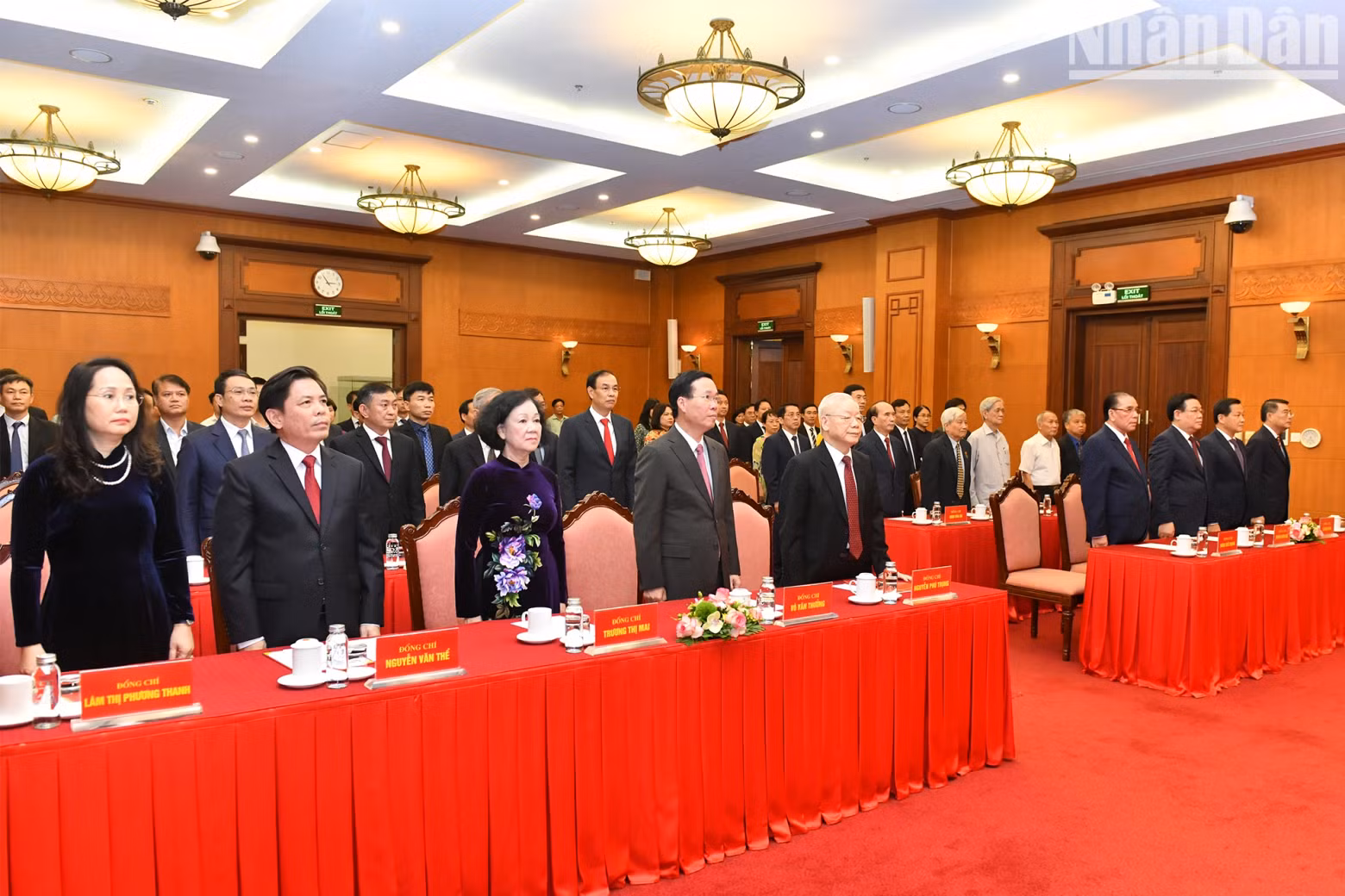 越南党和国家领导、前领导人出席仪式。