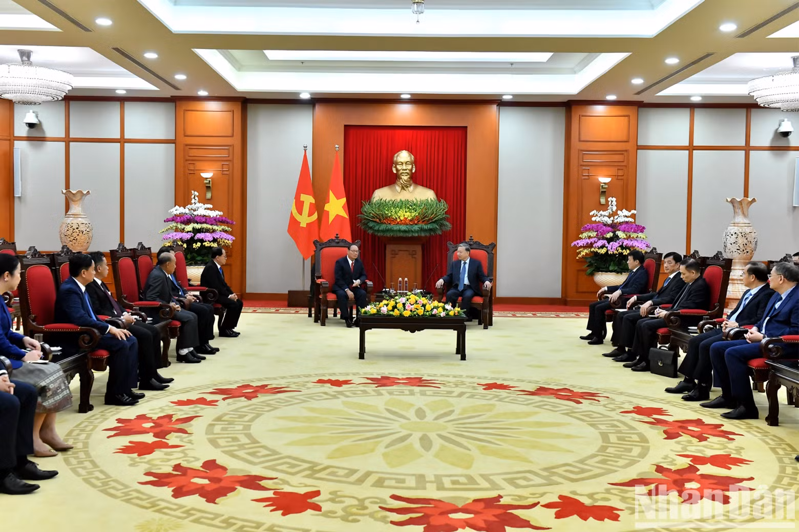 会见全景。