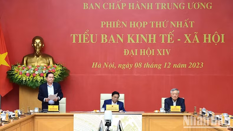 范明正总理指出，“我们设定的目标是到2045年成为高收入发达国家。但在疫情、冲突等诸多不可预测的事态背景下，我们必须有新办法、新思维、突破性方案、新做法、具体计划来实现既定目标。”