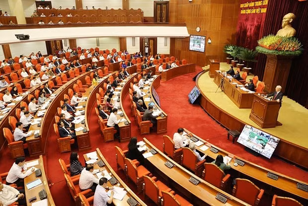 越共中央政治局于2022年11月29日举行会议，贯彻落实越共中央政治局关于《到2030年越南红河平原地区经济社会发展与国防安全保障方向和展望2045年》决议。（图片来源：越通社）