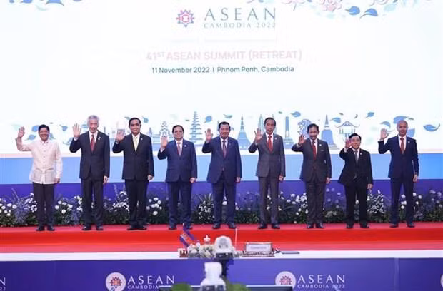 第41届东盟峰会：越南政府总理范明正强调维护东盟团结、发挥内在力量的重要性 ảnh 1