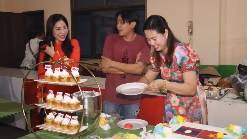此次比赛是一项非常有意义的活动,弘扬了越南妇女英雄、不屈不挠、忠厚和能干的传统。 此次比赛是一项非常有意义的活动,弘扬了越南妇女英雄、不屈不挠、忠厚和能干的传统。