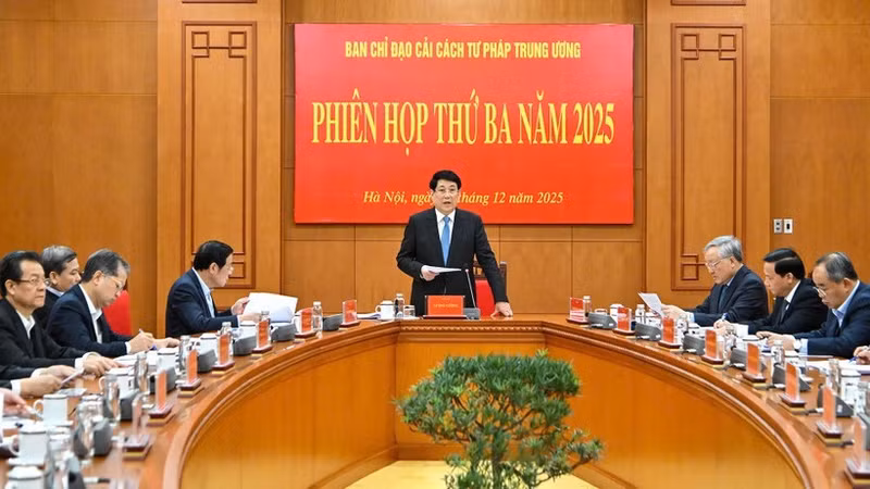 国家主席梁强主持中央司法改革指导委员会第三次会议。（水原 摄）
