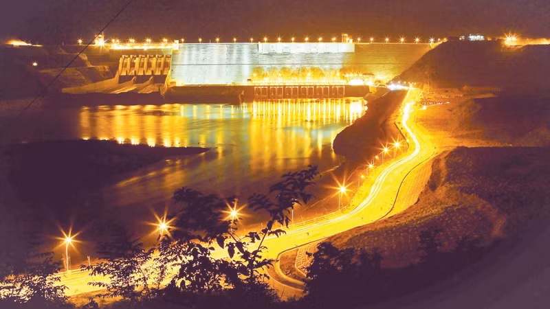 山罗水电站夜景。（图片来源：越南电力集团）