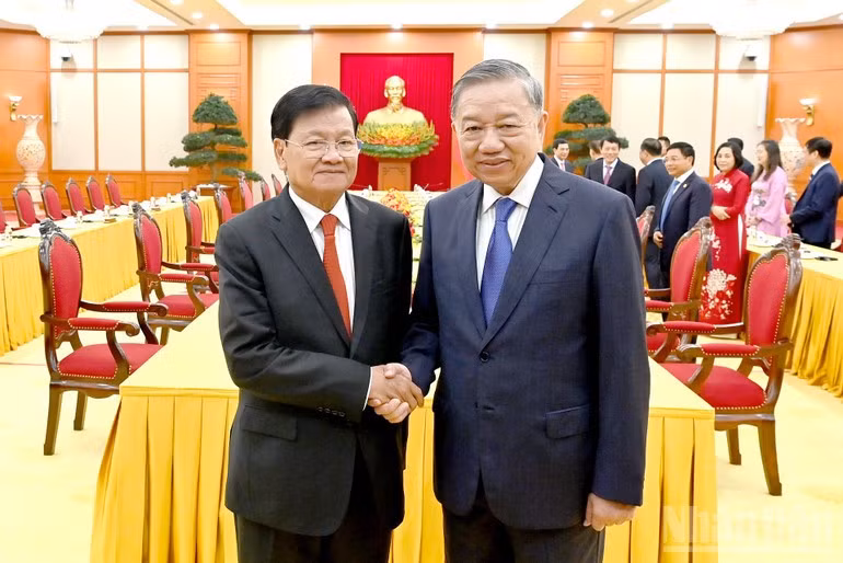 越共中央总书记苏林会见老挝人民革命党中央总书记、国家主席通伦·西苏里。